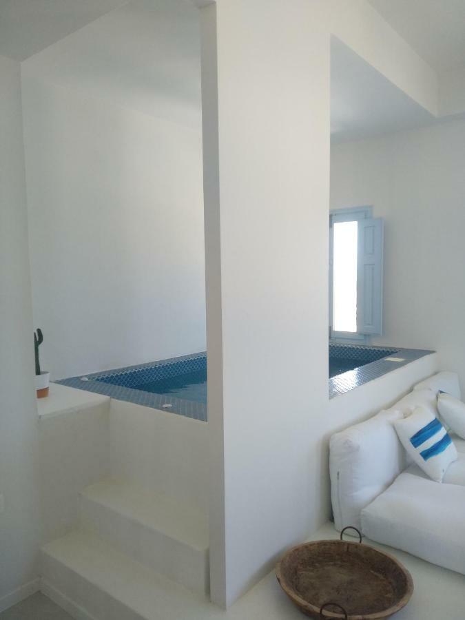 אויה Sol-Mate Suites מראה חיצוני תמונה